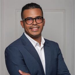 Miguel Velez, Asesor Inmobiliario