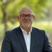 Robert De León