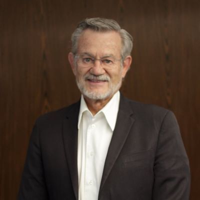 Carlos J De La Torre