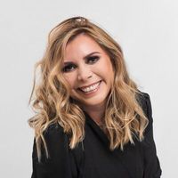 YANI TELLO