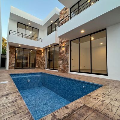 ARQ. LEÓN MARTÍNEZ