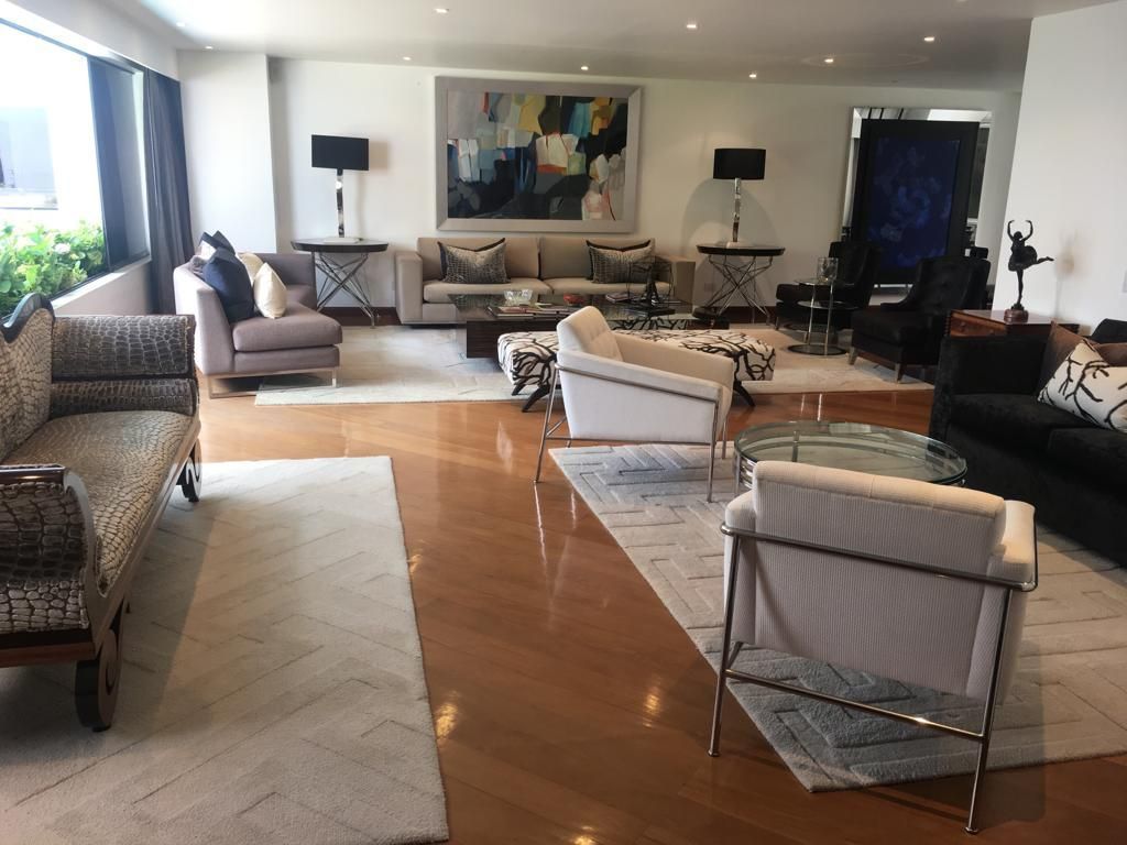 2 de 22: Gran sala principal con vista al parque privado