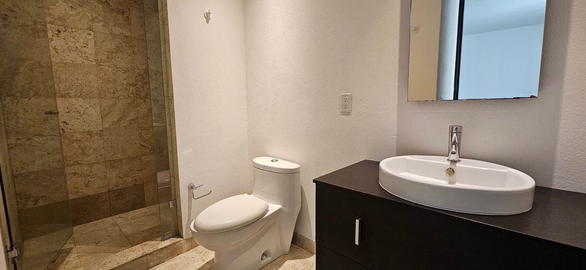 11 de 35: Baño primera recámara.