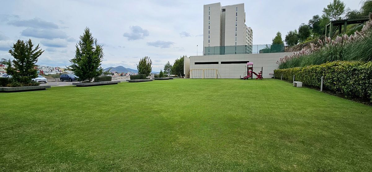 24 de 35: Amplias Areas Verdes