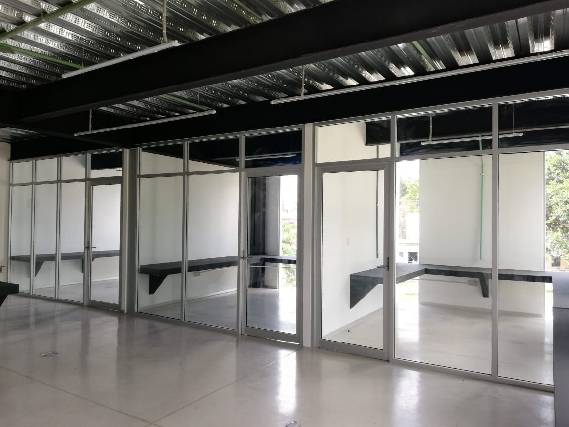 3 of 6: Cada oficina de 100m2 incluye 3 privados