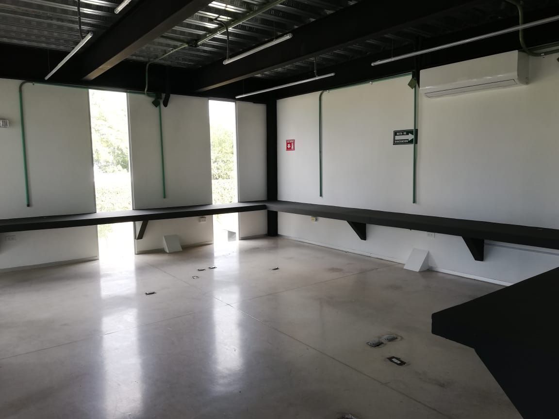 4 of 6: Espacio al centro, para estaciones de trabajo