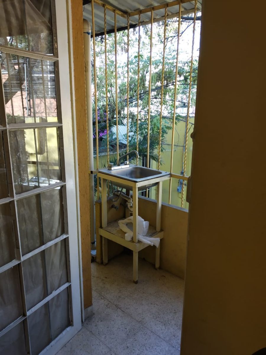 1 de 23: entrada al cuarto