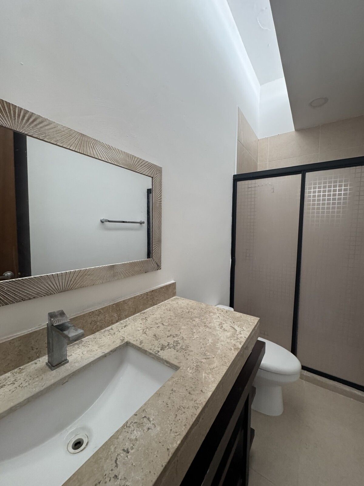 15 de 23: Baño Recámaras Secundarias