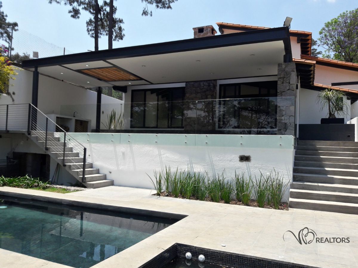 2 de 35: Fachada principal