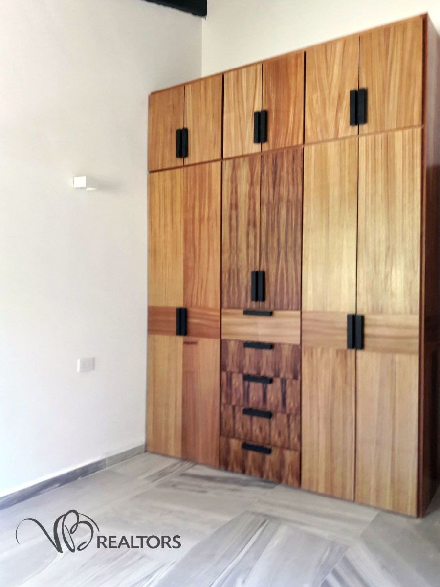 21 de 35: Closets de Parota recámara uno