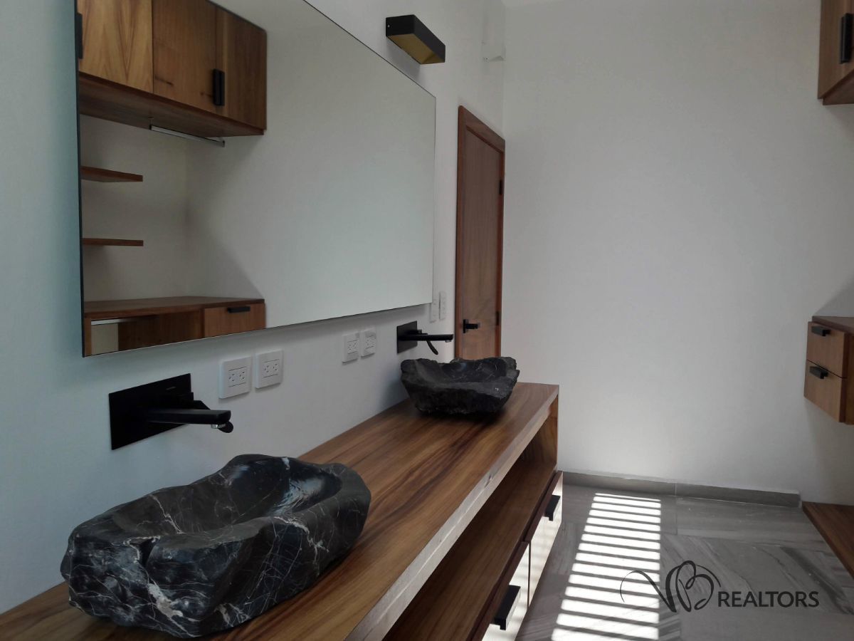 28 de 35: Baño recámara principal