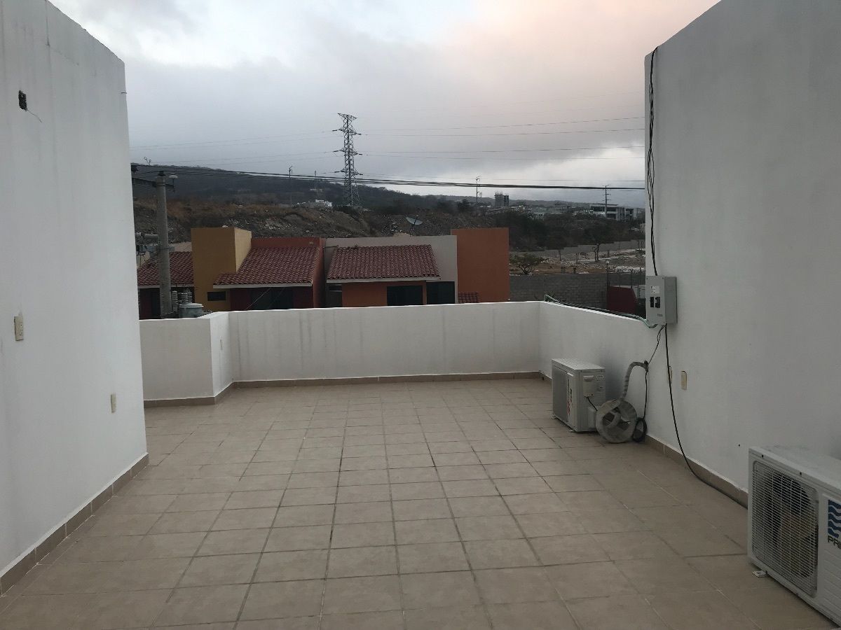 24 de 27: Terraza
