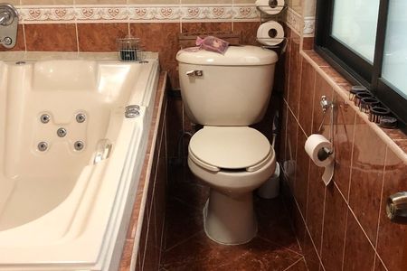 Casa con Oficinas y Sala de Cine