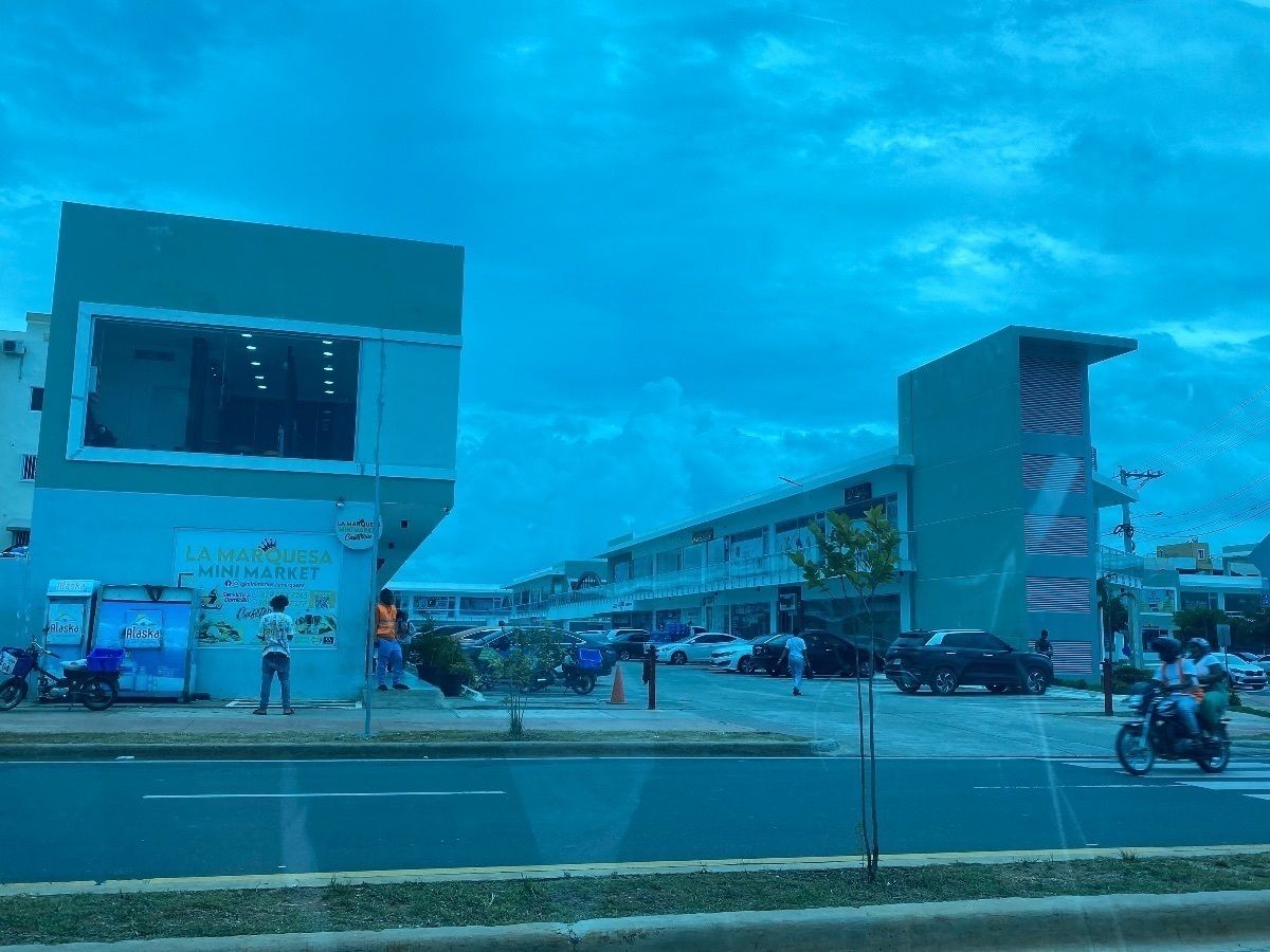 30 de 31: Plaza comercial