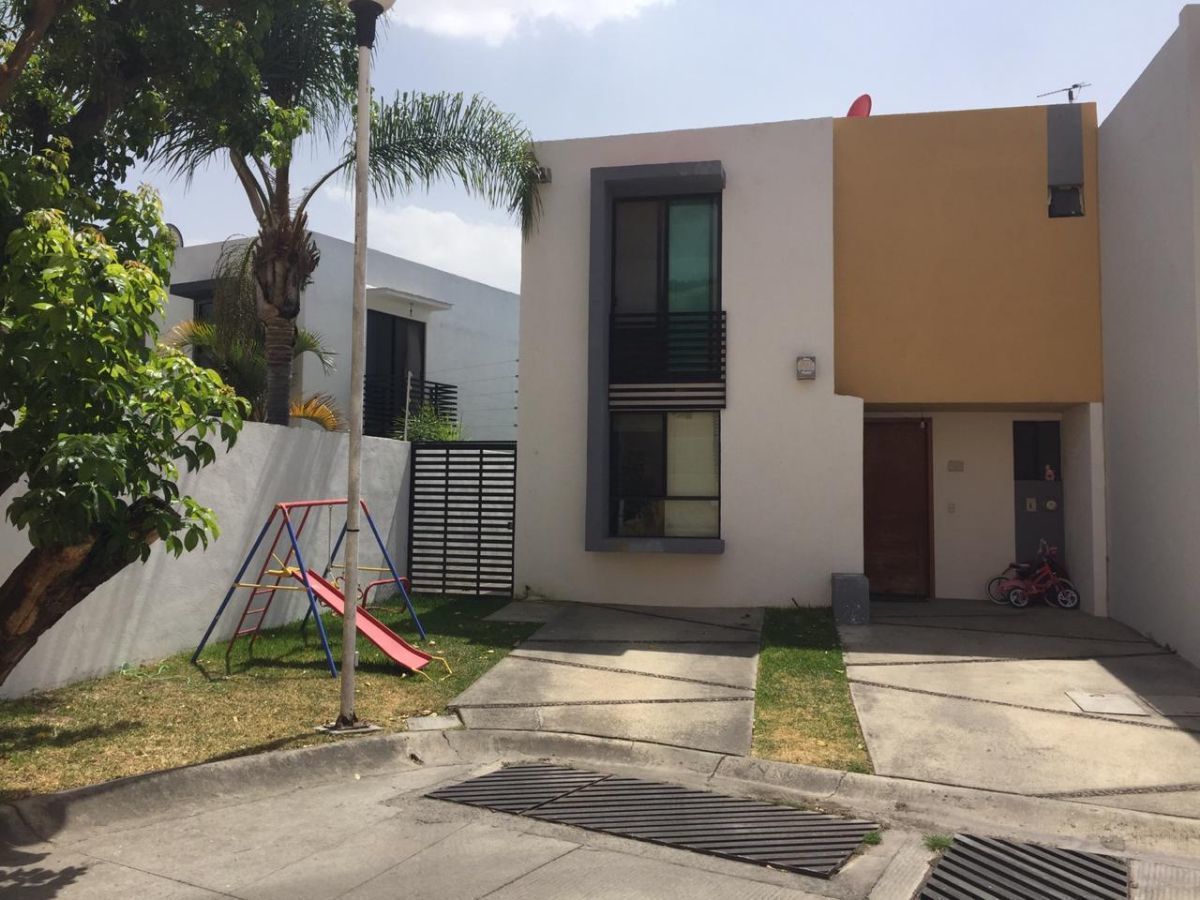 CASA EN VENTA EN FORESTA RESIDENCIAL, TLAJOMULCO. | EasyBroker