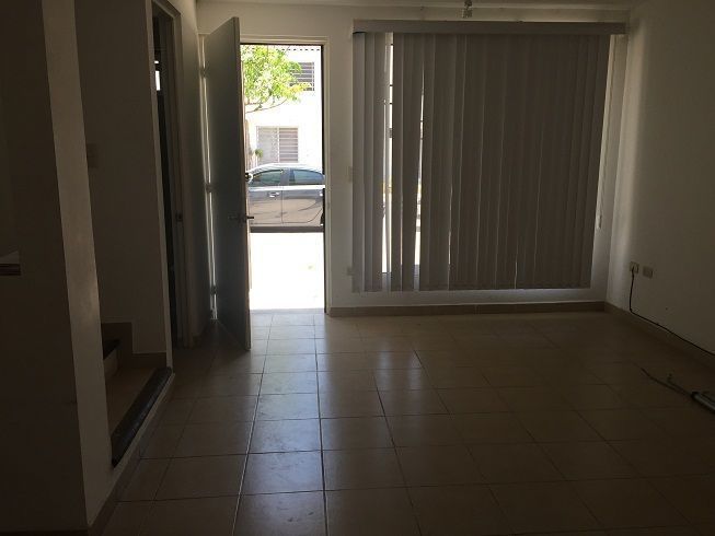 5 of 8: Amplia sala comedor.