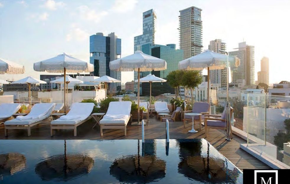 2 of 38: Terraza con Piscina, Salón de reuniones, Gym, Sauna y más