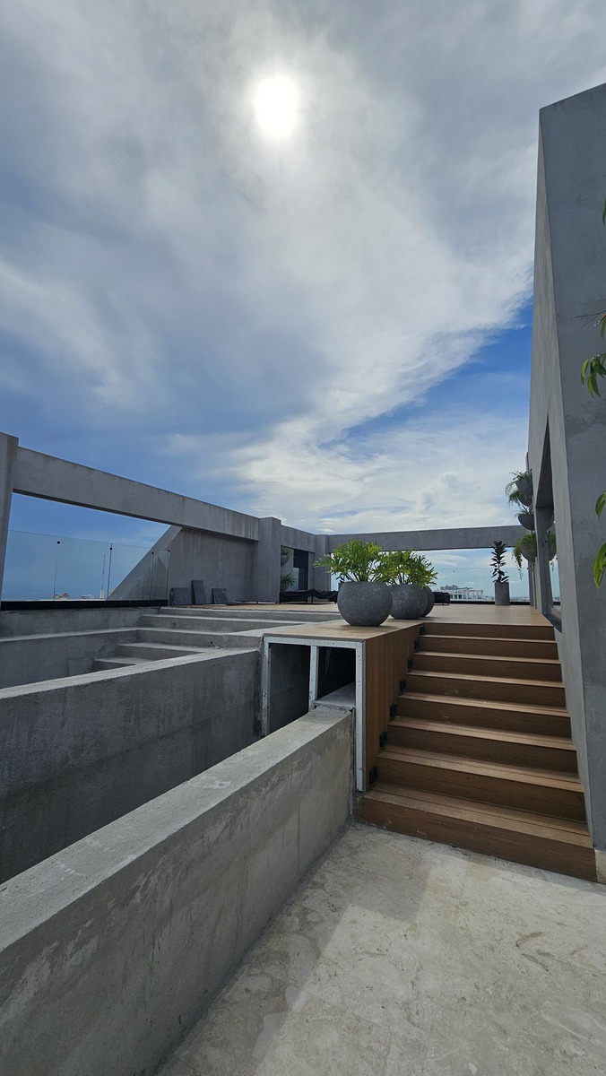 38 de 46: Terraza de la Piscina