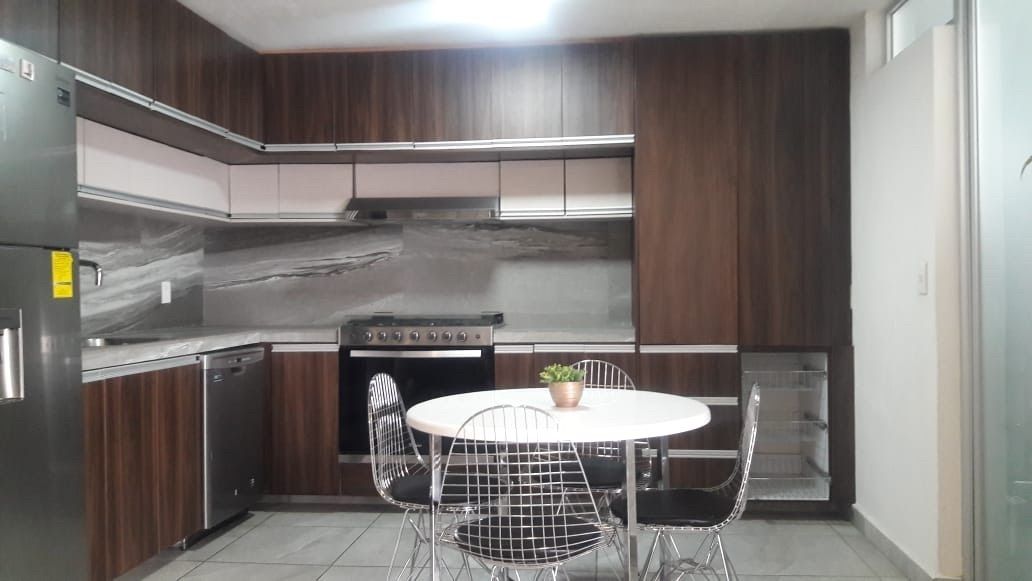 1 de 44: COCINA INTEGRAL EN TONO NUEZ