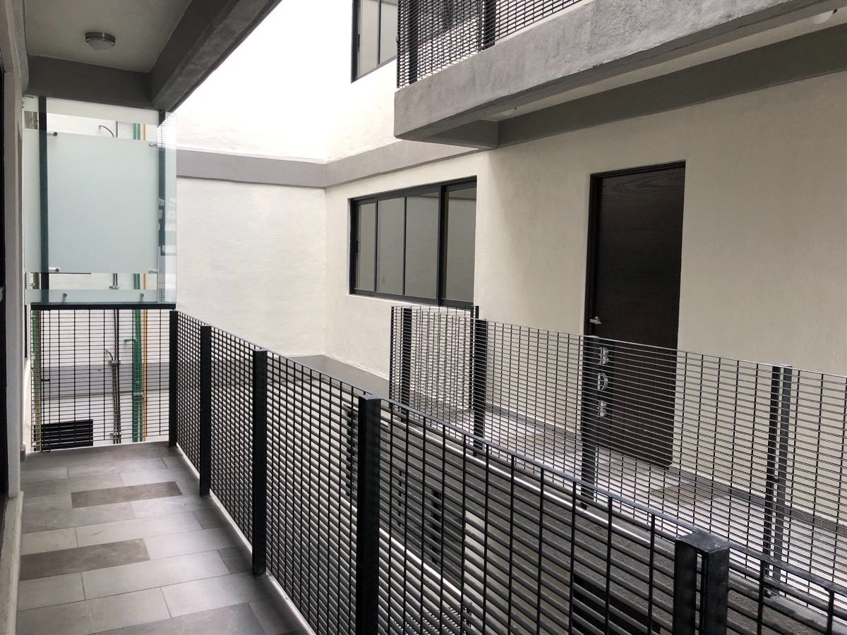4 de 30: PASILLOS DE ACCESO A LOS DEPTOS.