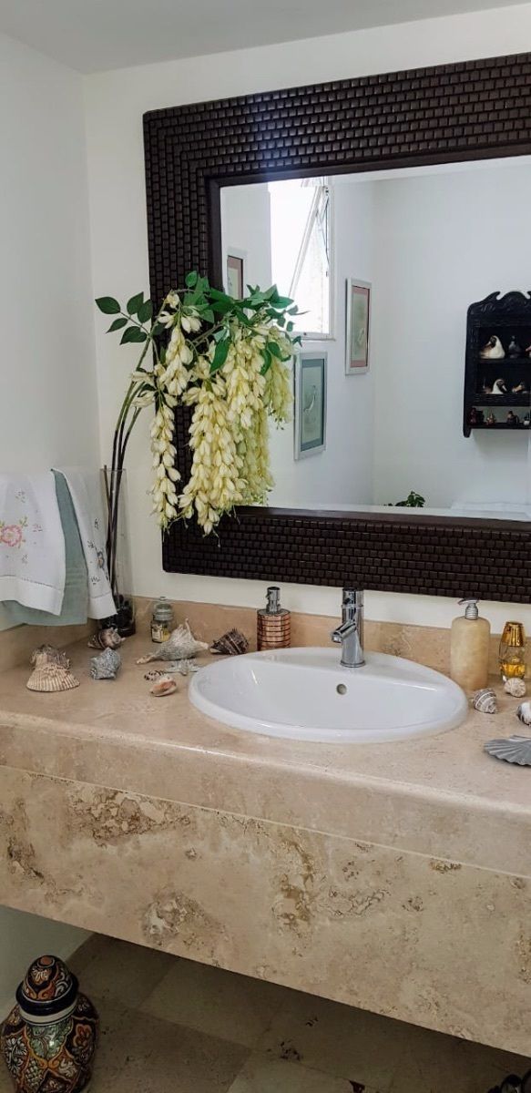 3 de 28: Baño de visitas