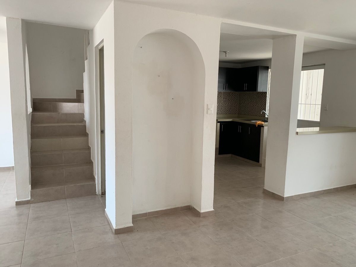 9 de 25: Comedor/Escalera