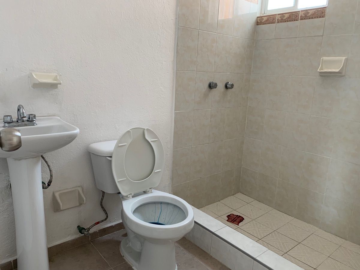 22 de 25: Baño Recámaras Secundarias