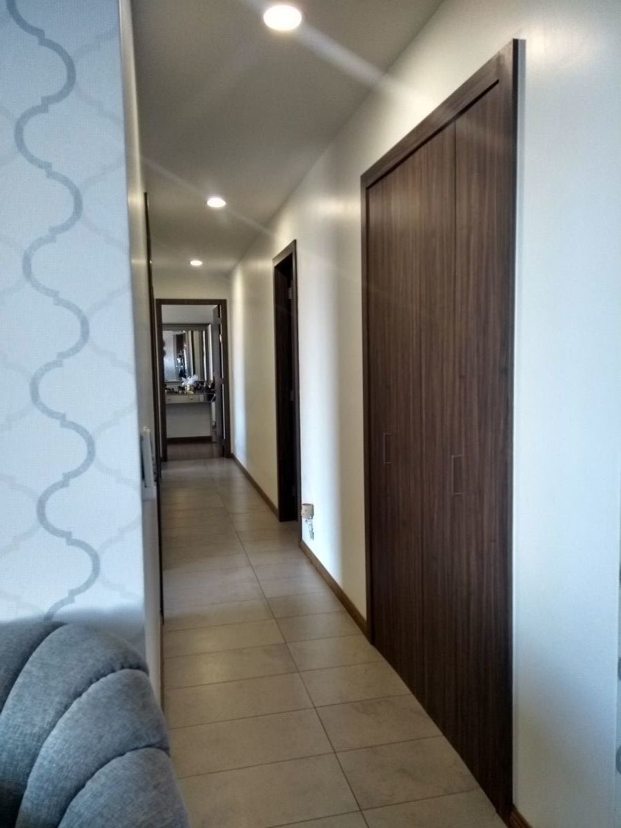 18 de 33: Pasillo de acceso a cuarto de lavado y recamaras