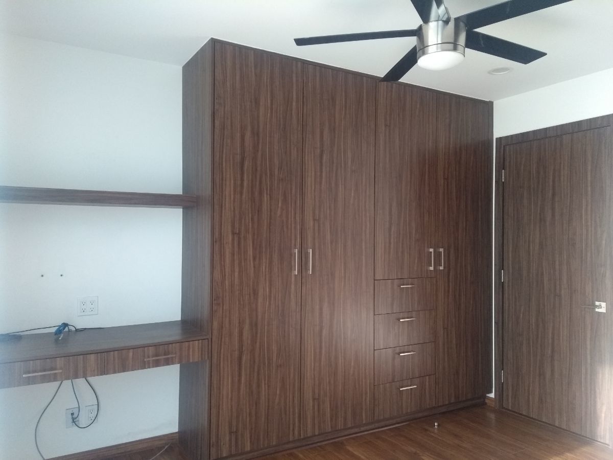 20 de 33: Closets con espacio de escritorio