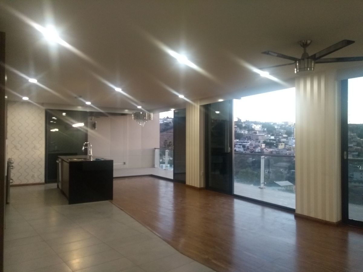 14 de 33: Sala/Comedor/Cocina