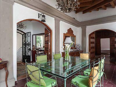 Casa estilo Hacienda Mexicana, segura, iluminada y rodeada de jardines  verdes en | EasyBroker