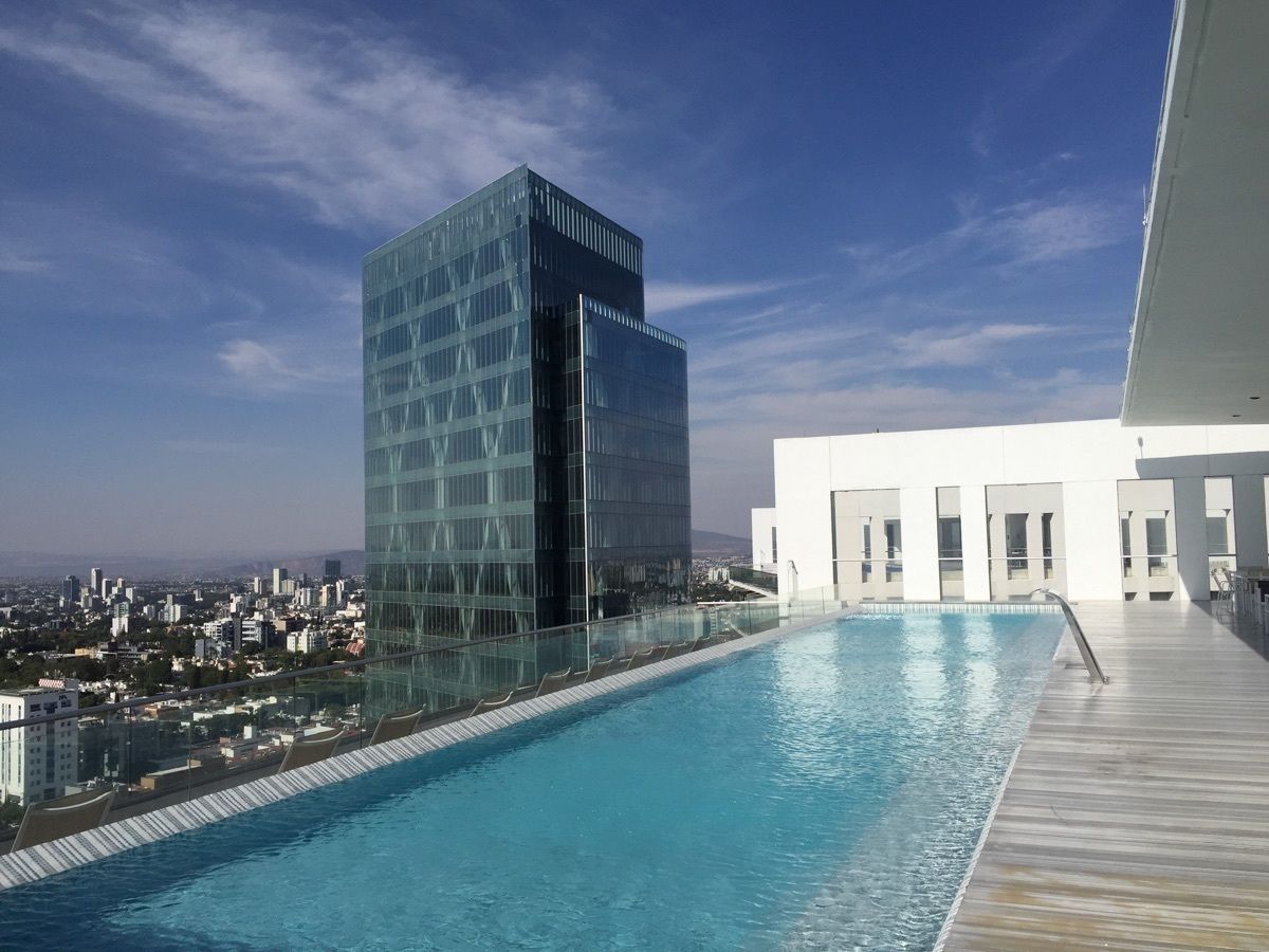 1 de 32: PISO 24 CON ALBERCA VISTA AL INFINITO