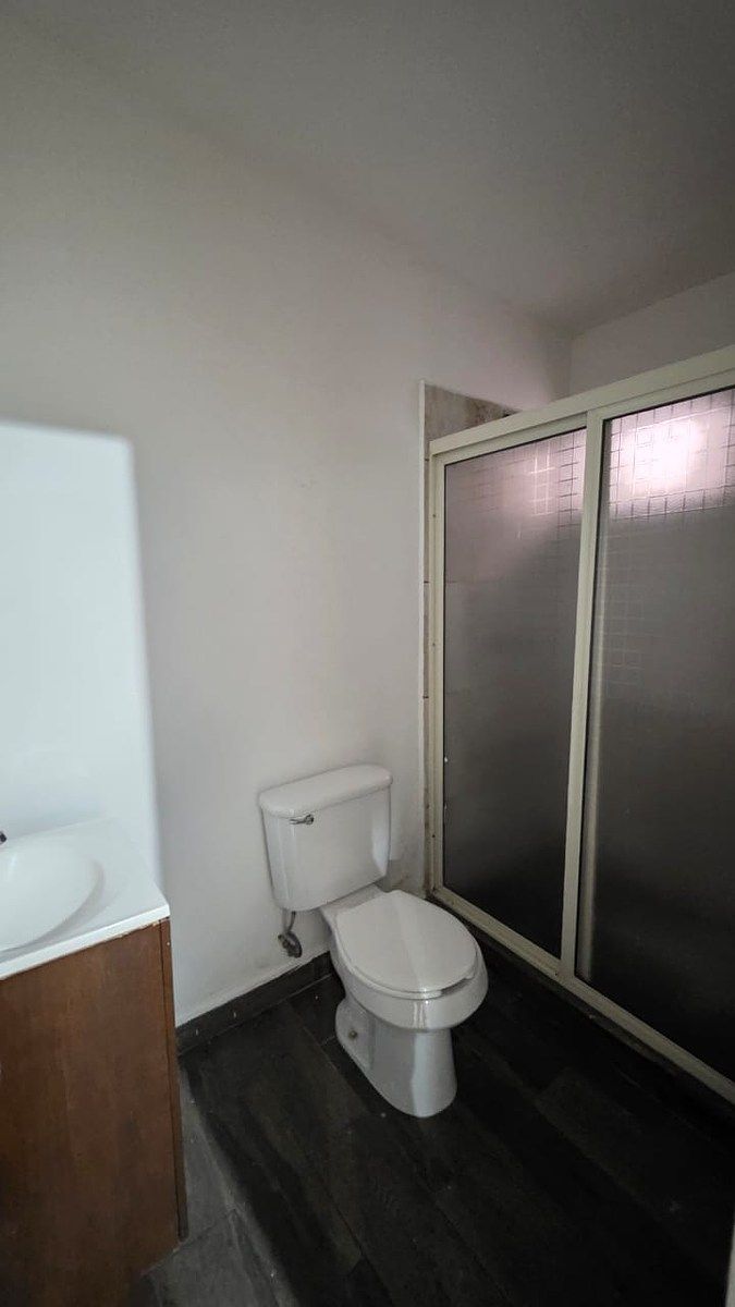 8 de 20: Baño completo Habitación 1