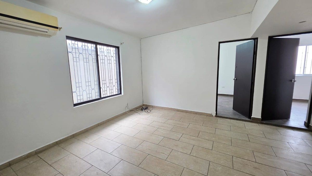 12 de 20: Estancia/estudio, etc muy amplio