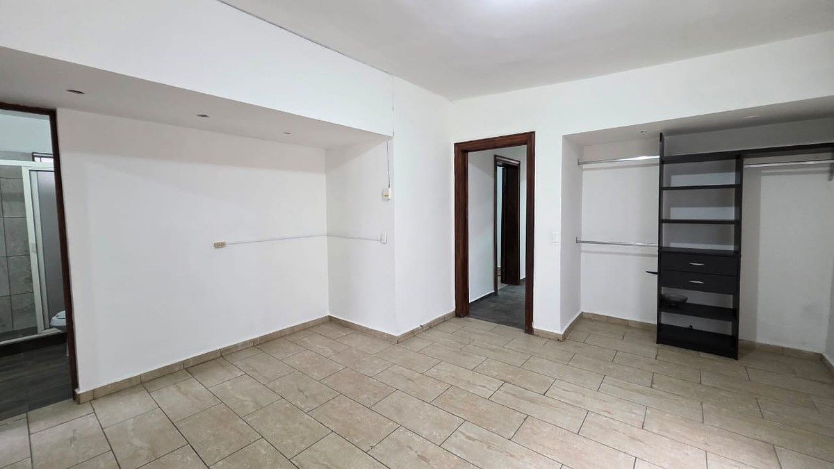 11 de 20: Estancia/estudio, etc muy amplio