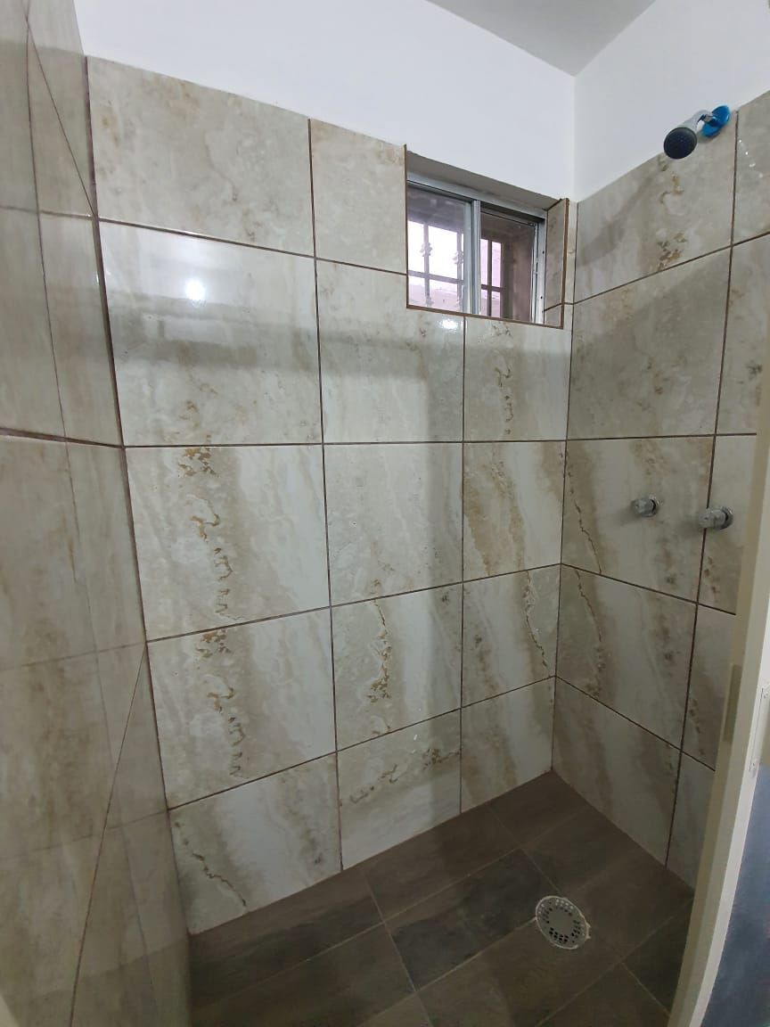 16 de 21: Baño completo compartido Habitación 2 y 3