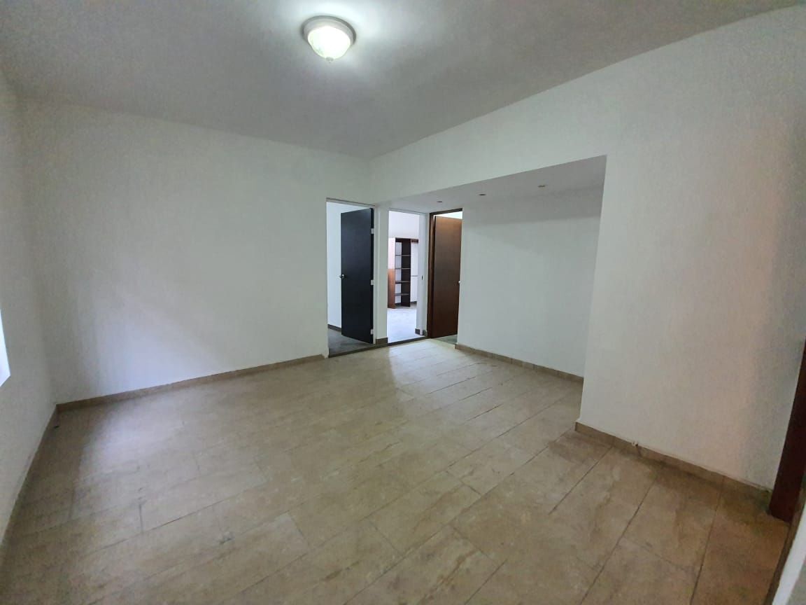 13 de 20: Estancia/estudio, etc muy amplio