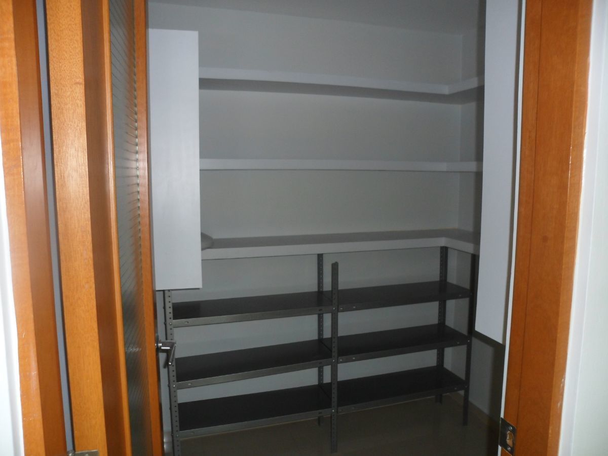 18 de 35: Pequeña bodega para papelería