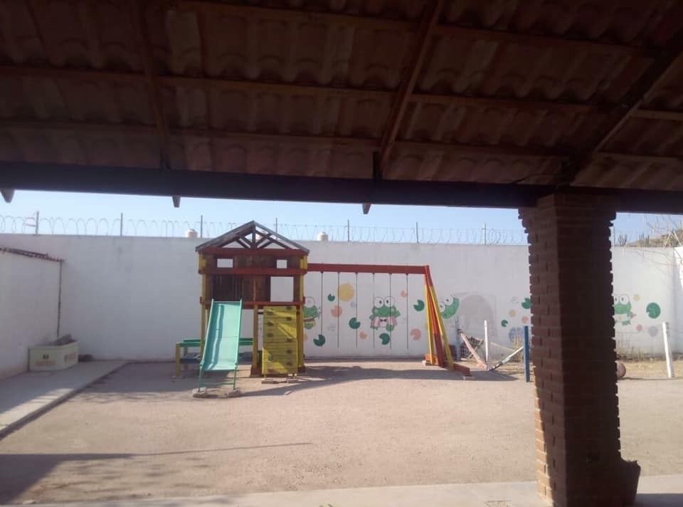 3 de 10: área para juegos infantiles/ jardín