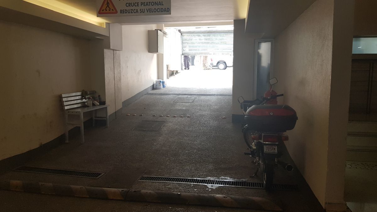 6 de 17: acceso estacionamiento