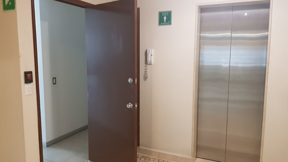 10 de 17: entrada oficina