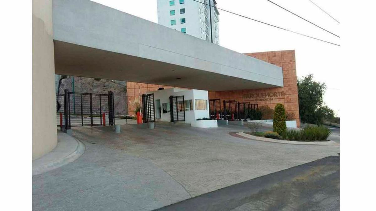 2 de 11: Entrada a Fraccionamiento. primer filtro de seguridad