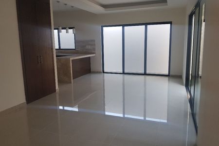 CASA EN VENTA MUY COMODA DE UN PISO FRACCIONAMIENTO LOMAS DE LA RIOJA