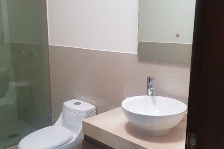 CASA EN VENTA MUY COMODA DE UN PISO FRACCIONAMIENTO LOMAS DE LA RIOJA