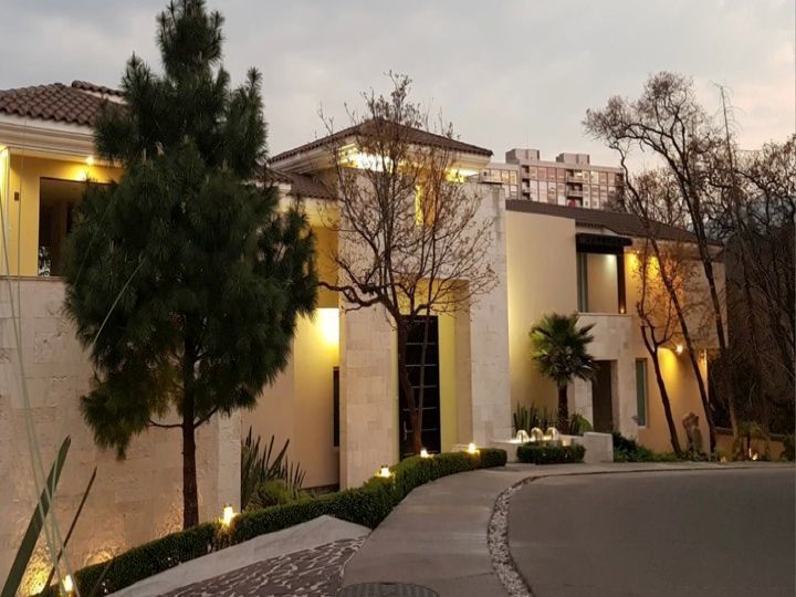 VENTA DE CASA EN CUMBRES DE SANTA FE | EasyBroker