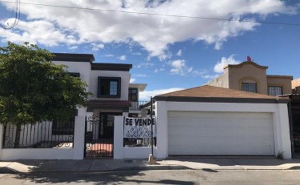 Casa con terreno excedente en Venta en Gran Venecia en Mexicali | EasyBroker