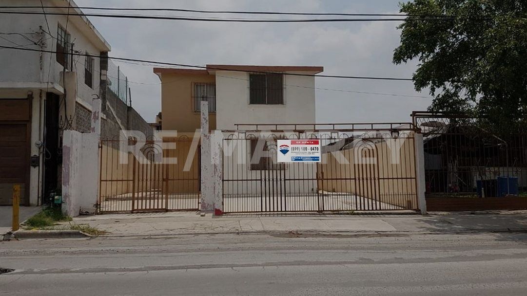 CASA EN RENTA BLVD. LAS FUENTES