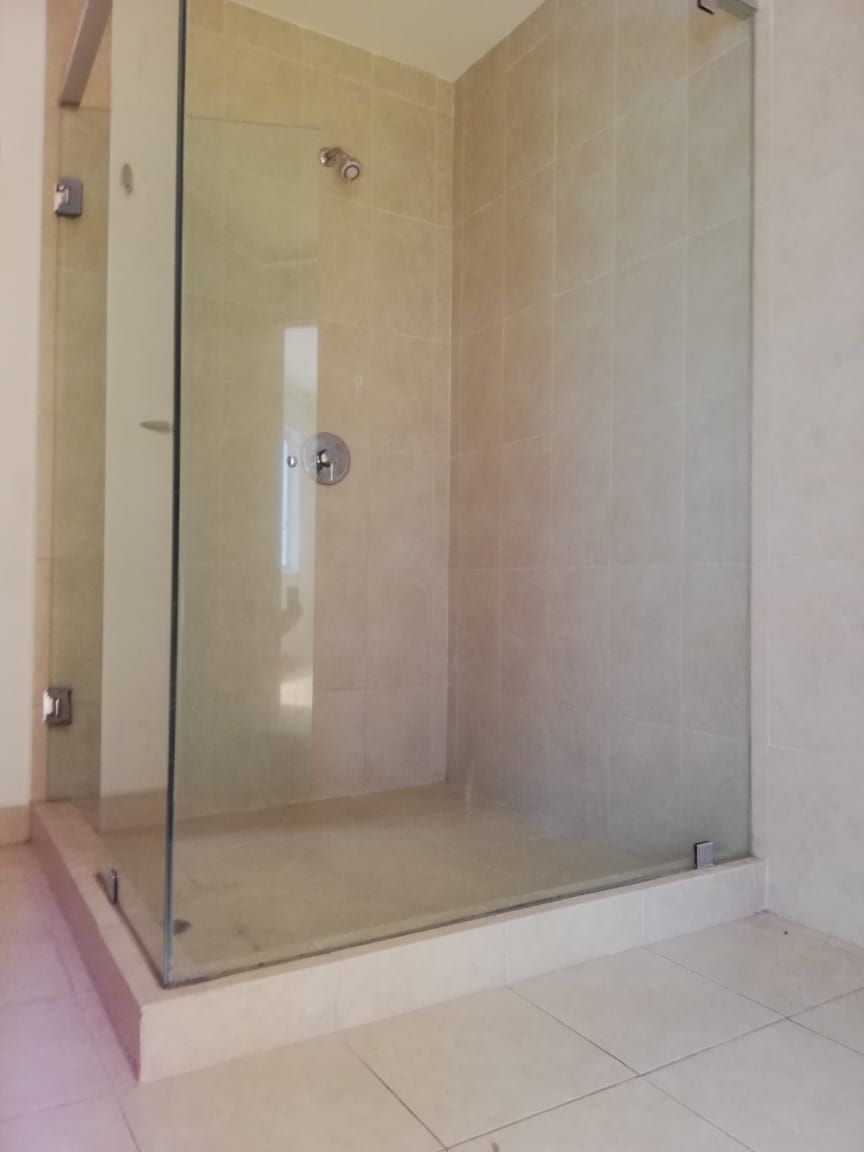 REGADERA BAÑO PRINCIPAL.