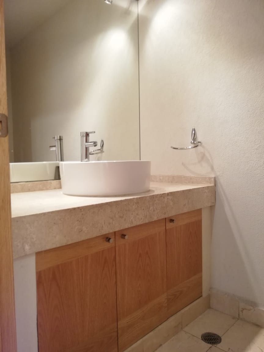 MEDIO BAÑO VISITAS.