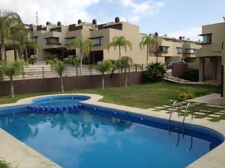 25 de 26: área común de alberca y palapa